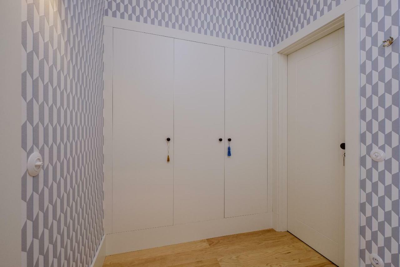Boutique Rentals-Flores Plaza In City Historical Center Porto Luaran gambar
