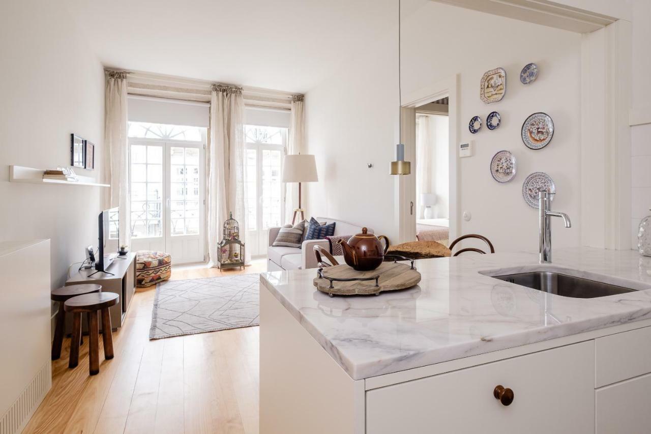 Boutique Rentals-Flores Plaza In City Historical Center Porto Luaran gambar